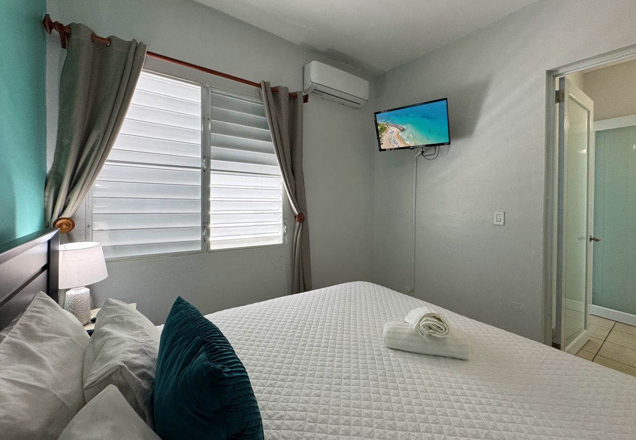 Apartment in San Juan - Prime Location at Condado Beach 2BR 1BA