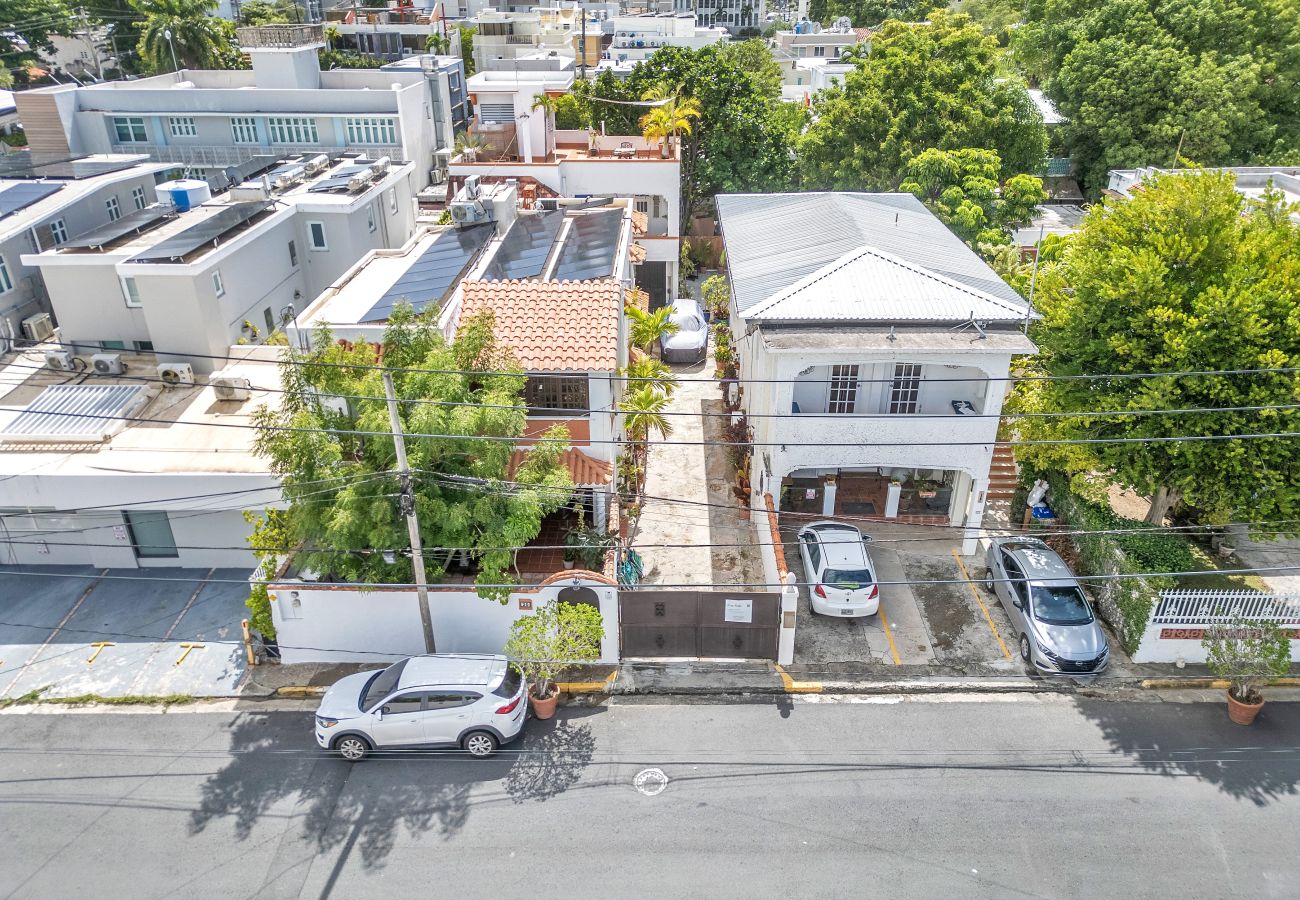 Apartment in Santurce - Spacious & Bright 2bd Apt, Steps to Sand • w/ Generator!