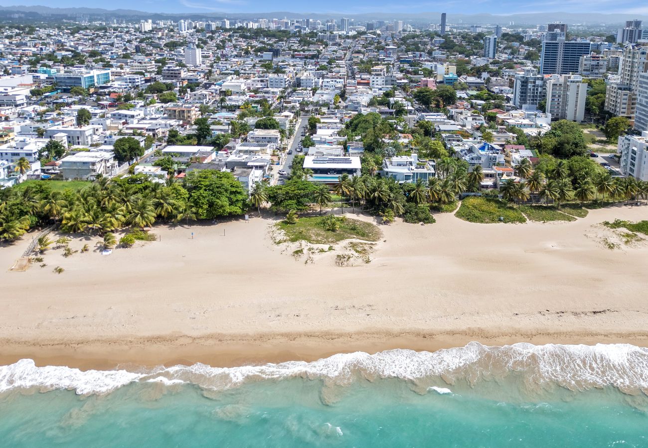 Apartment in Santurce - Spacious & Bright 2bd Apt, Steps to Sand • w/ Generator!