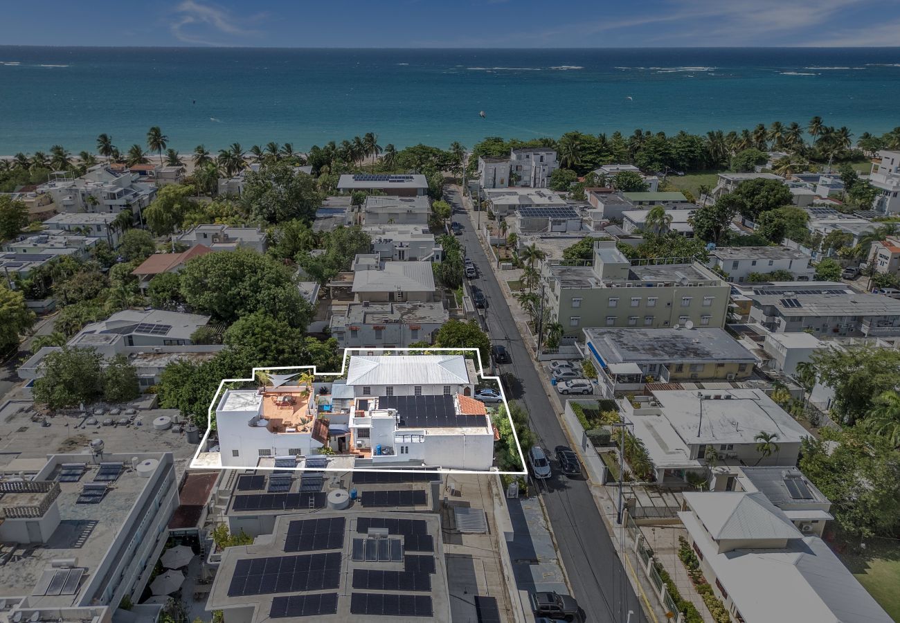 Apartment in Santurce - Spacious & Bright 2bd Apt, Steps to Sand • w/ Generator!