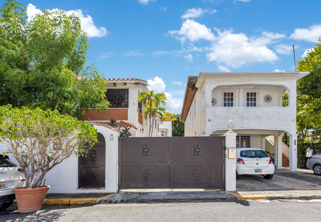 Apartment in Santurce - Spacious & Bright 2bd Apt, Steps to Sand • w/ Generator!