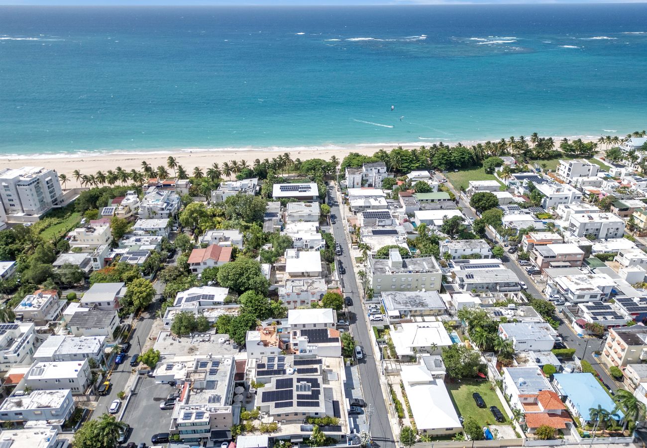 House in Santurce - Coastal Comfort: Spanish Villa Steps from the Sand