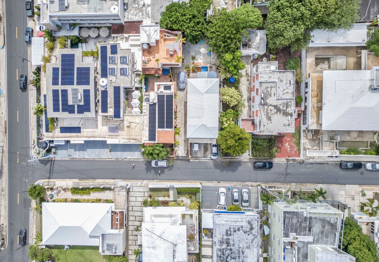 House in Santurce - Coastal Comfort: Spanish Villa Steps from the Sand