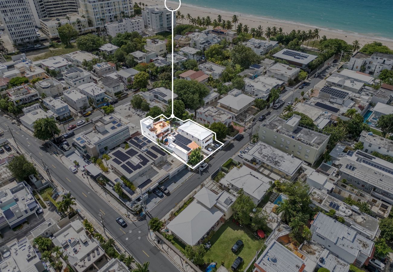House in Santurce - Coastal Comfort: Spanish Villa Steps from the Sand