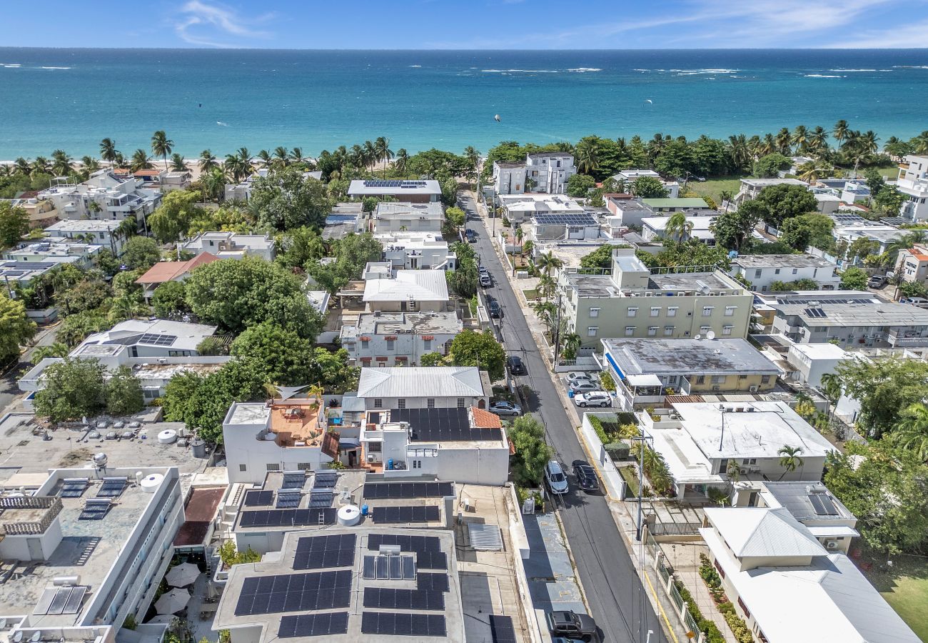 House in Santurce - Coastal Comfort: Spanish Villa Steps from the Sand