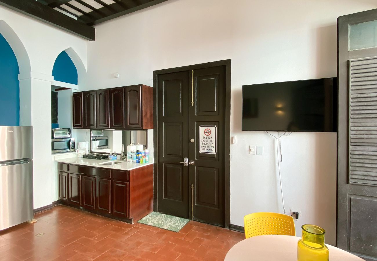 Studio in San Juan - Just Remodeled Studio in Colonial OSJ UNIQUE Location LOCAL experience