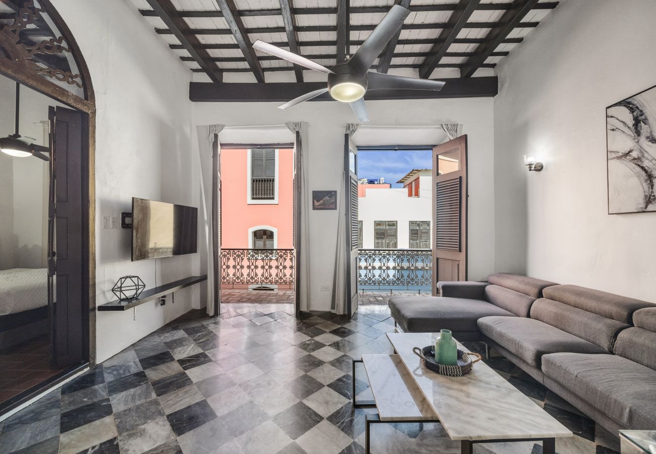 Apartment in San Juan - Colonial Apt. w/ Balcony in OSJ/ Next to San Sebastian St.