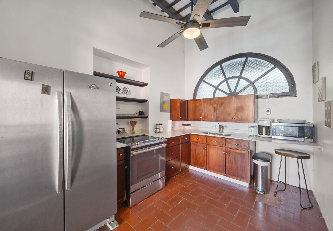 Apartment in San Juan - Colonial Apt. w/ Balcony in OSJ/ Next to San Sebastian St.