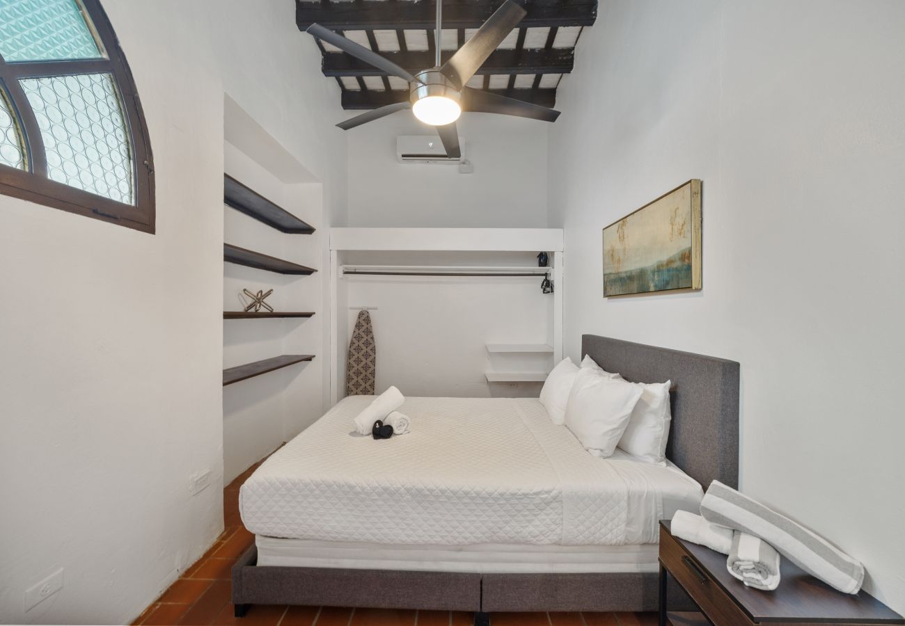Apartment in San Juan - Colonial Apt. w/ Balcony in OSJ/ Next to San Sebastian St.