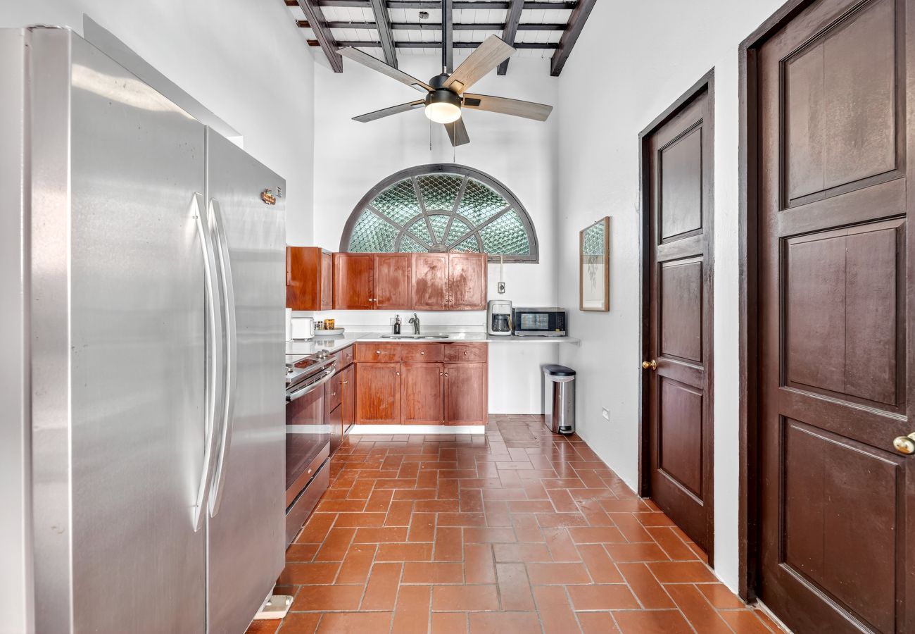 Apartment in San Juan - Colonial Apt. w/ Balcony in OSJ/ Next to San Sebastian St.