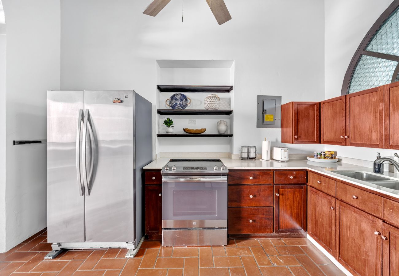 Apartment in San Juan - Colonial Apt. w/ Balcony in OSJ/ Next to San Sebastian St.