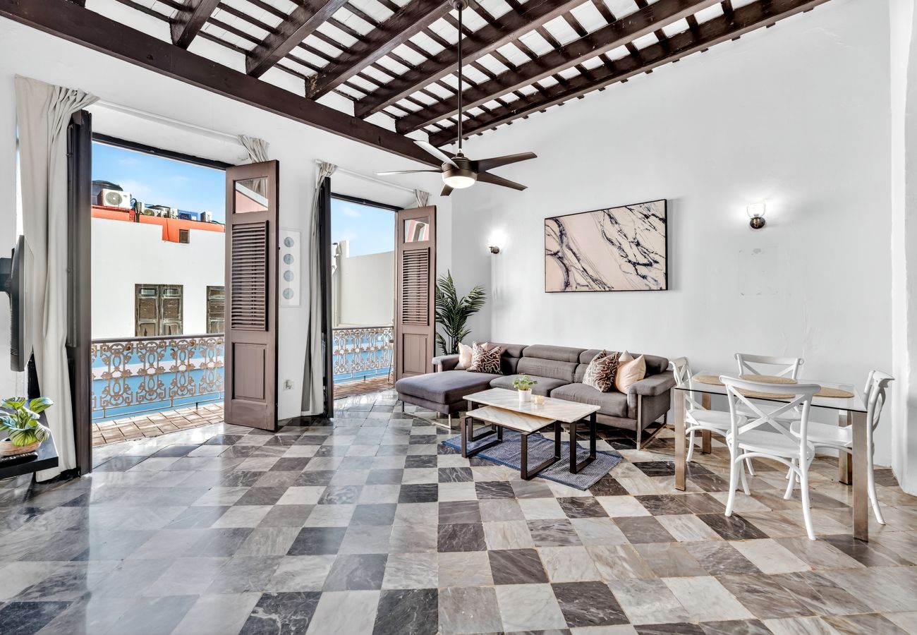 Apartment in San Juan - Colonial Apt. w/ Balcony in OSJ/ Next to San Sebastian St.