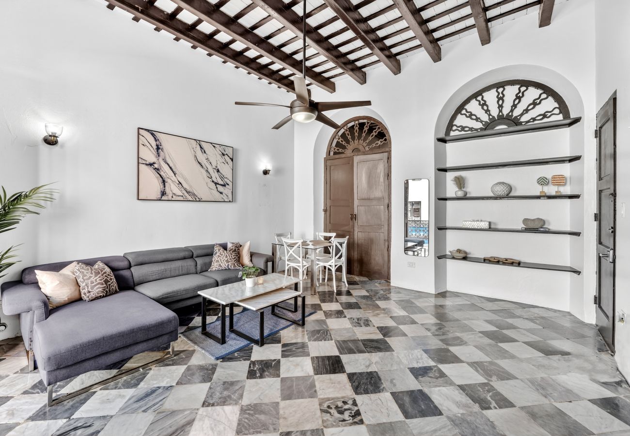 Apartment in San Juan - Colonial Apt. w/ Balcony in OSJ/ Next to San Sebastian St.