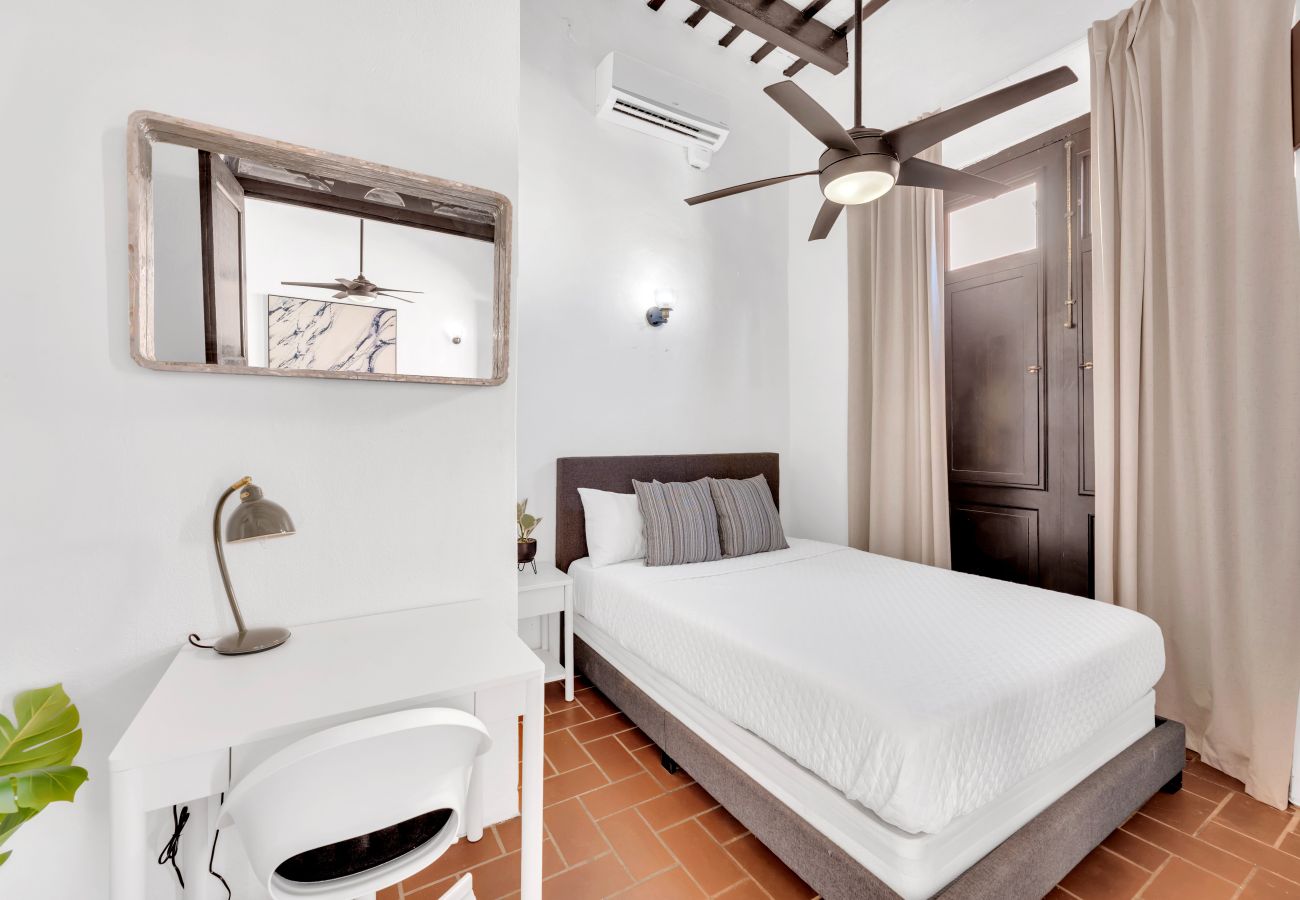 Apartment in San Juan - Colonial Apt. w/ Balcony in OSJ/ Next to San Sebastian St.