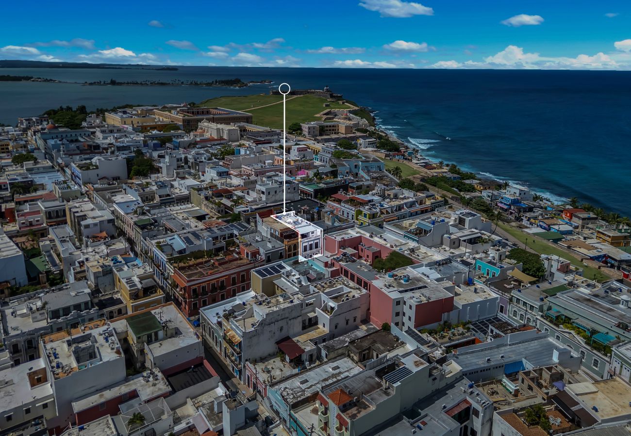 Apartment in San Juan - Colonial Apt. w/ Balcony in OSJ/ Next to San Sebastian St.