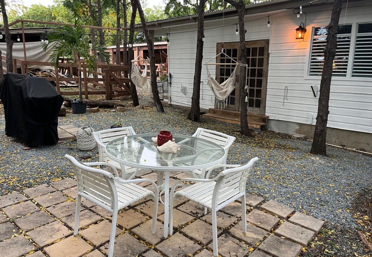 Cabin in Cabo Rojo - Rustic cabin in the heart of the fields of Pitahaya