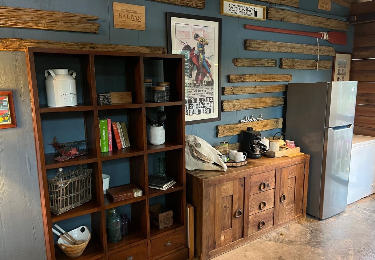 Cabin in Cabo Rojo - Rustic cabin in the heart of the fields of Pitahaya