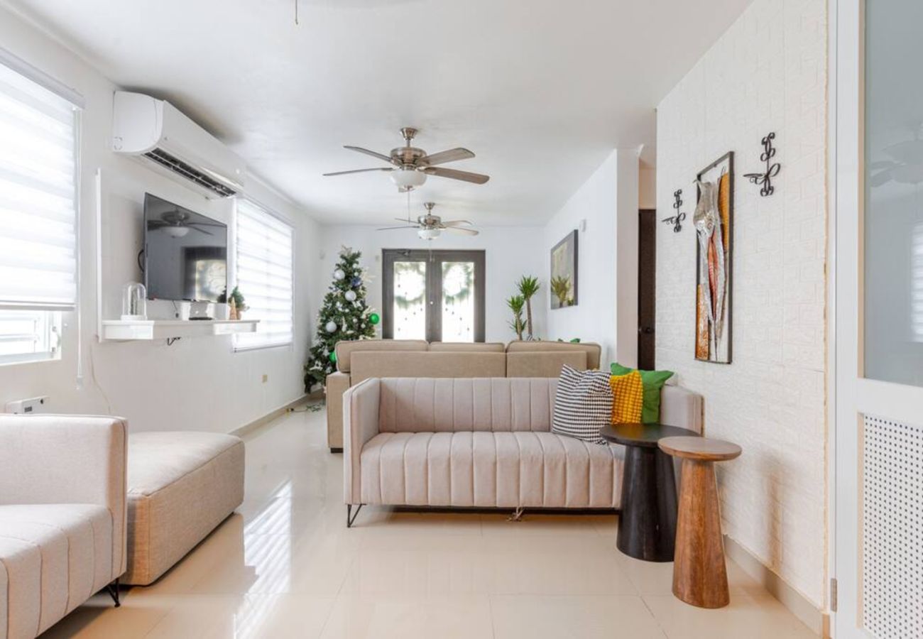 House in Vega Baja - Hacienda M&B · Perfect for Groups, with Pool and Spacious Patio