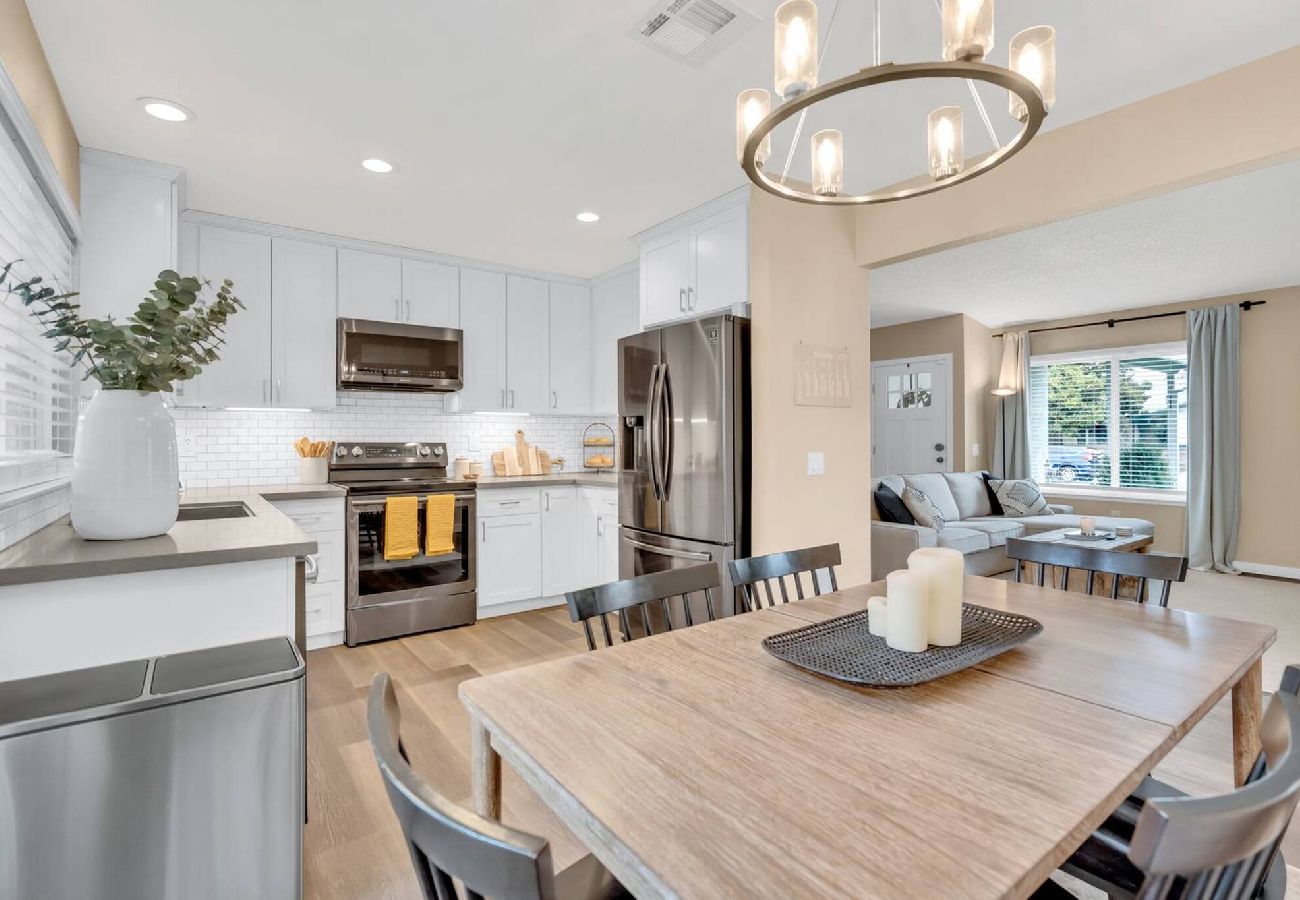 House in Sacramento - Home 4 miles to Downtown & 9 miles to Airport 