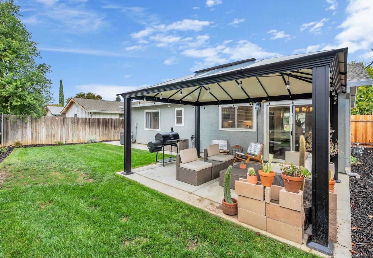 House in Sacramento - Home 4 miles to Downtown & 9 miles to Airport 