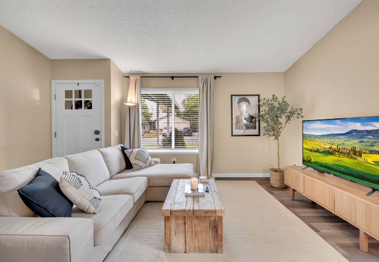 House in Sacramento - Home 4 miles to Downtown & 9 miles to Airport 