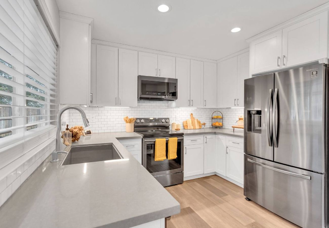 House in Sacramento - Home 4 miles to Downtown & 9 miles to Airport 