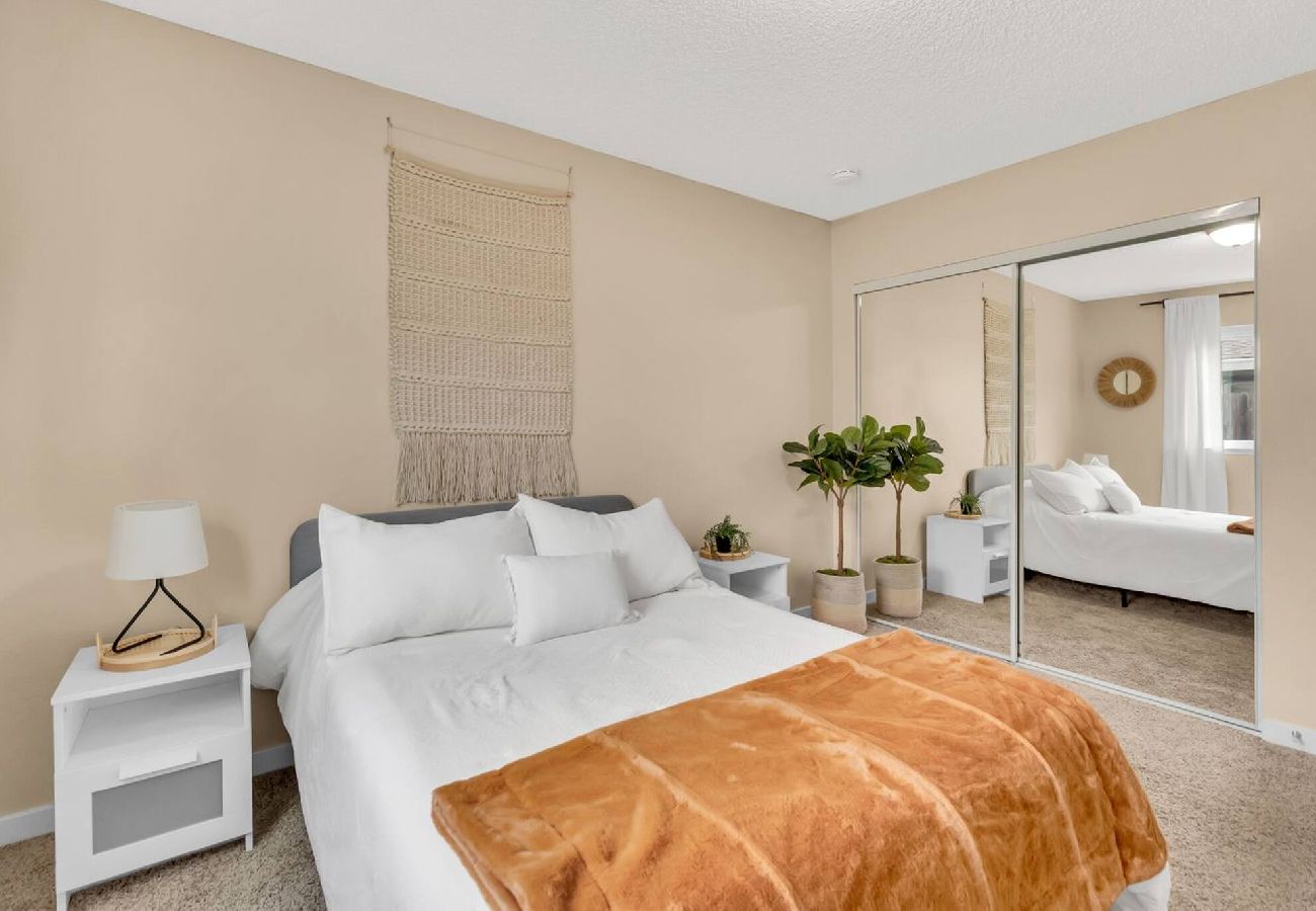 House in Sacramento - Home 4 miles to Downtown & 9 miles to Airport 