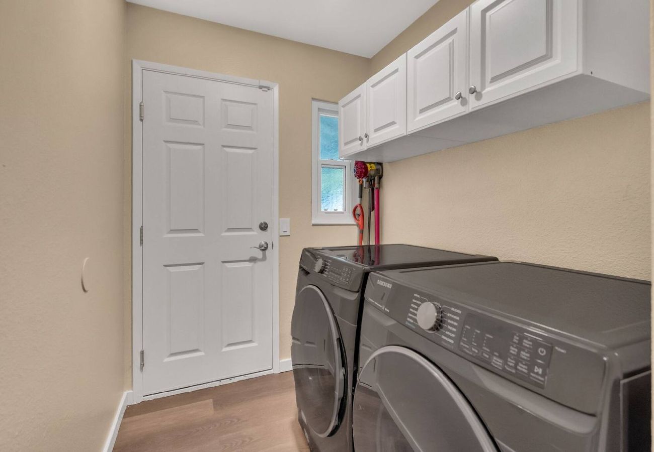 House in Sacramento - Home 4 miles to Downtown & 9 miles to Airport 