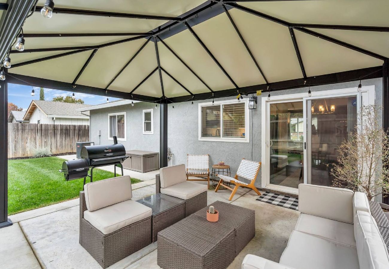 House in Sacramento - Home 4 miles to Downtown & 9 miles to Airport 