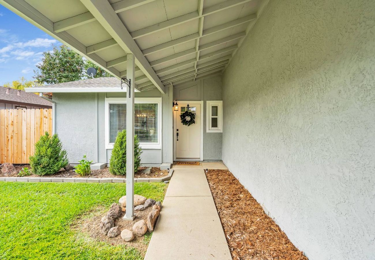 House in Sacramento - Home 4 miles to Downtown & 9 miles to Airport 