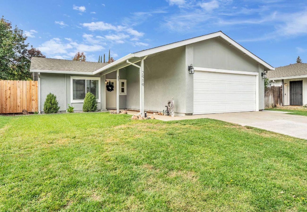 House in Sacramento - Home 4 miles to Downtown & 9 miles to Airport 