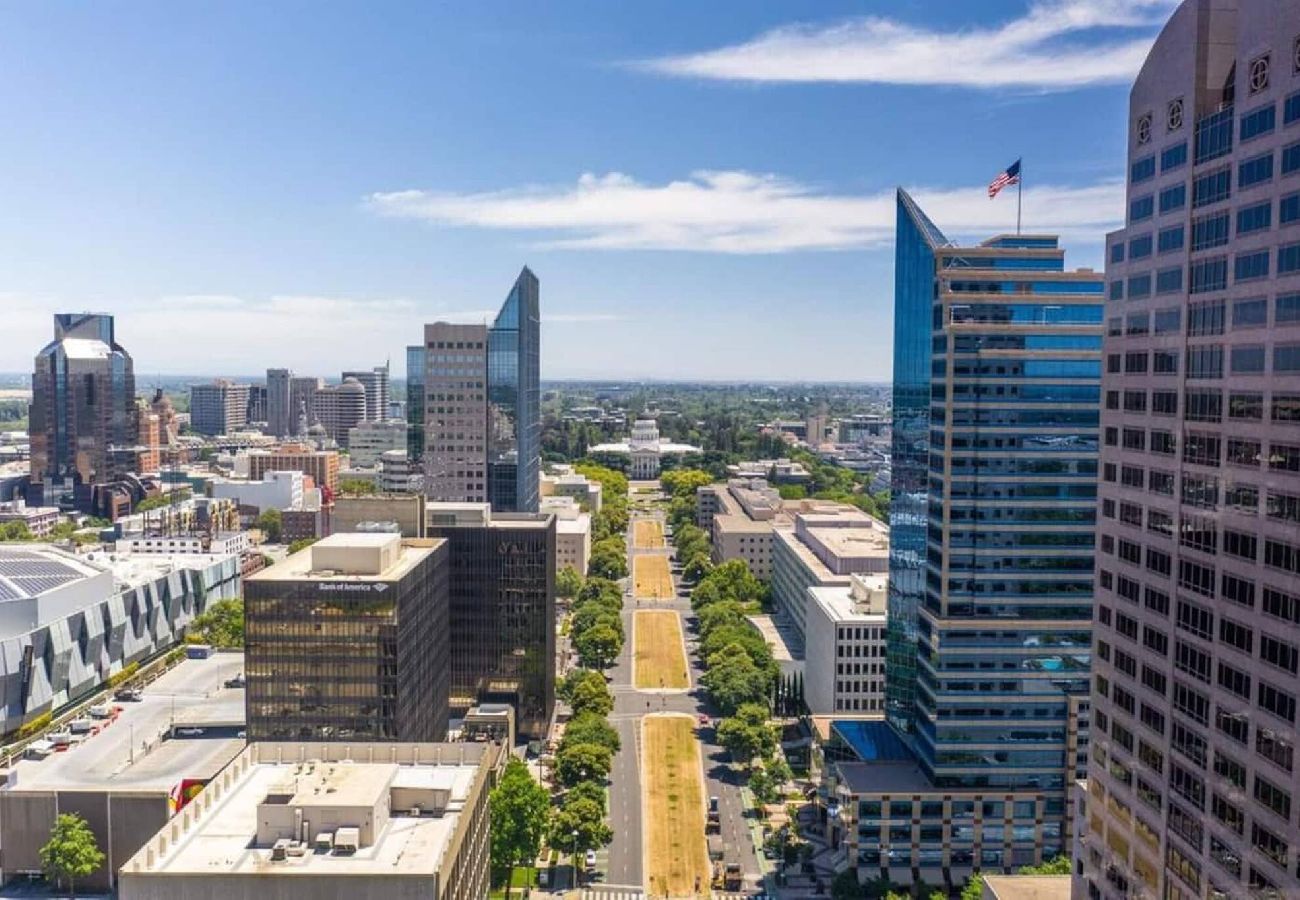 House in Sacramento - Home 4 miles to Downtown & 9 miles to Airport 