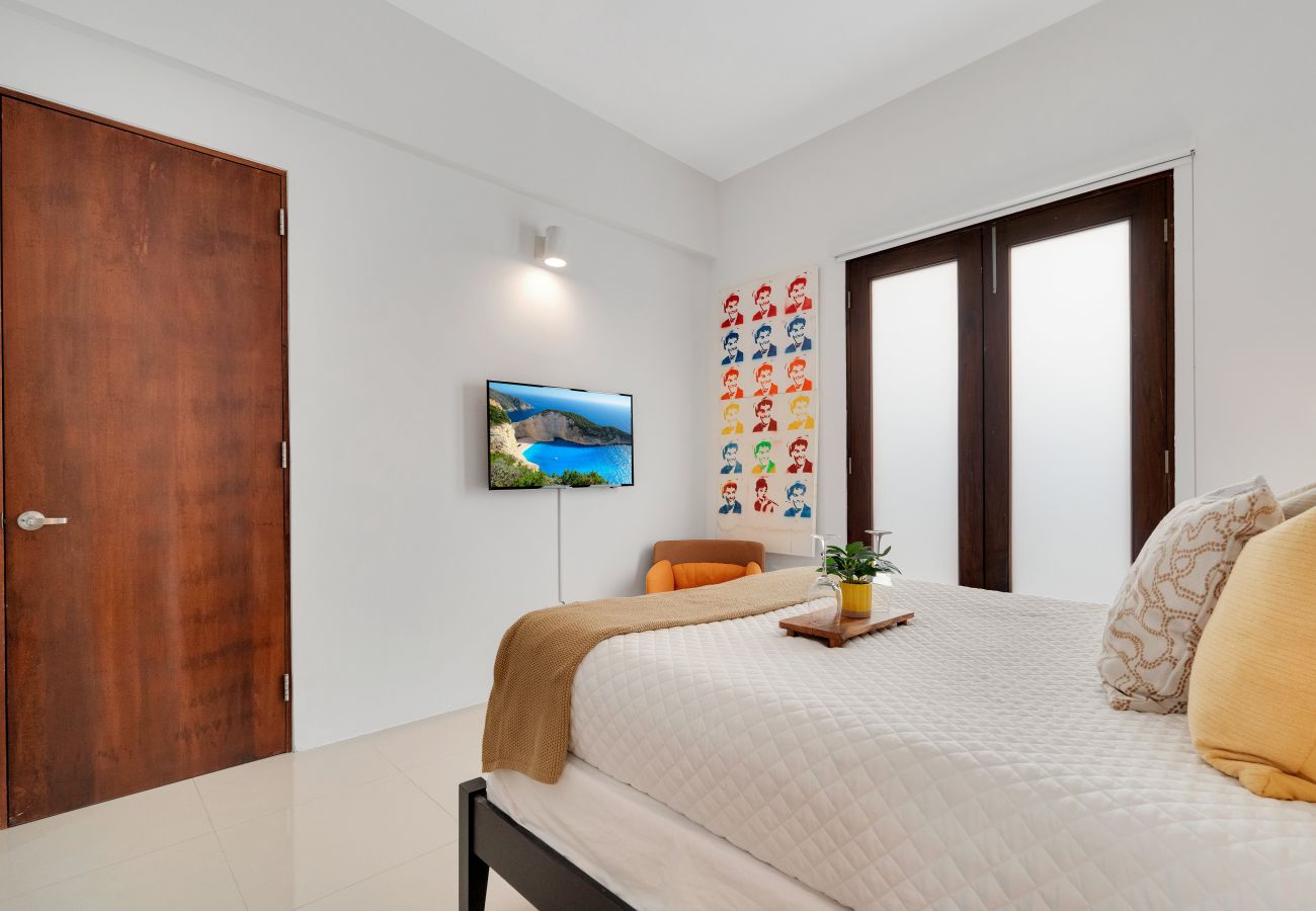 Apartment in San Juan - Charming OSJ Hideaway w/ Terrace & Full Kitchen