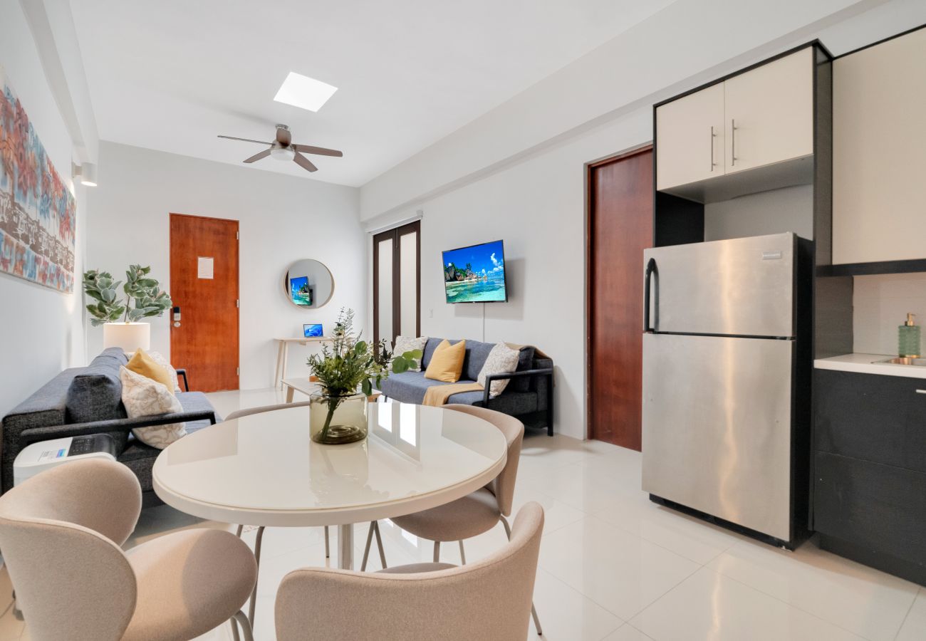 Apartment in San Juan - Charming OSJ Hideaway w/ Terrace & Full Kitchen