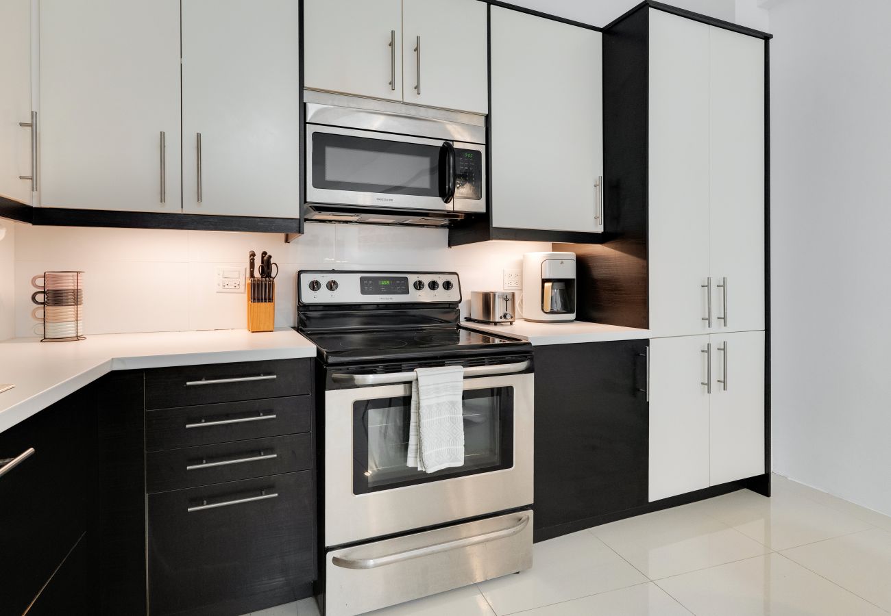 Apartment in San Juan - Charming OSJ Hideaway w/ Terrace & Full Kitchen