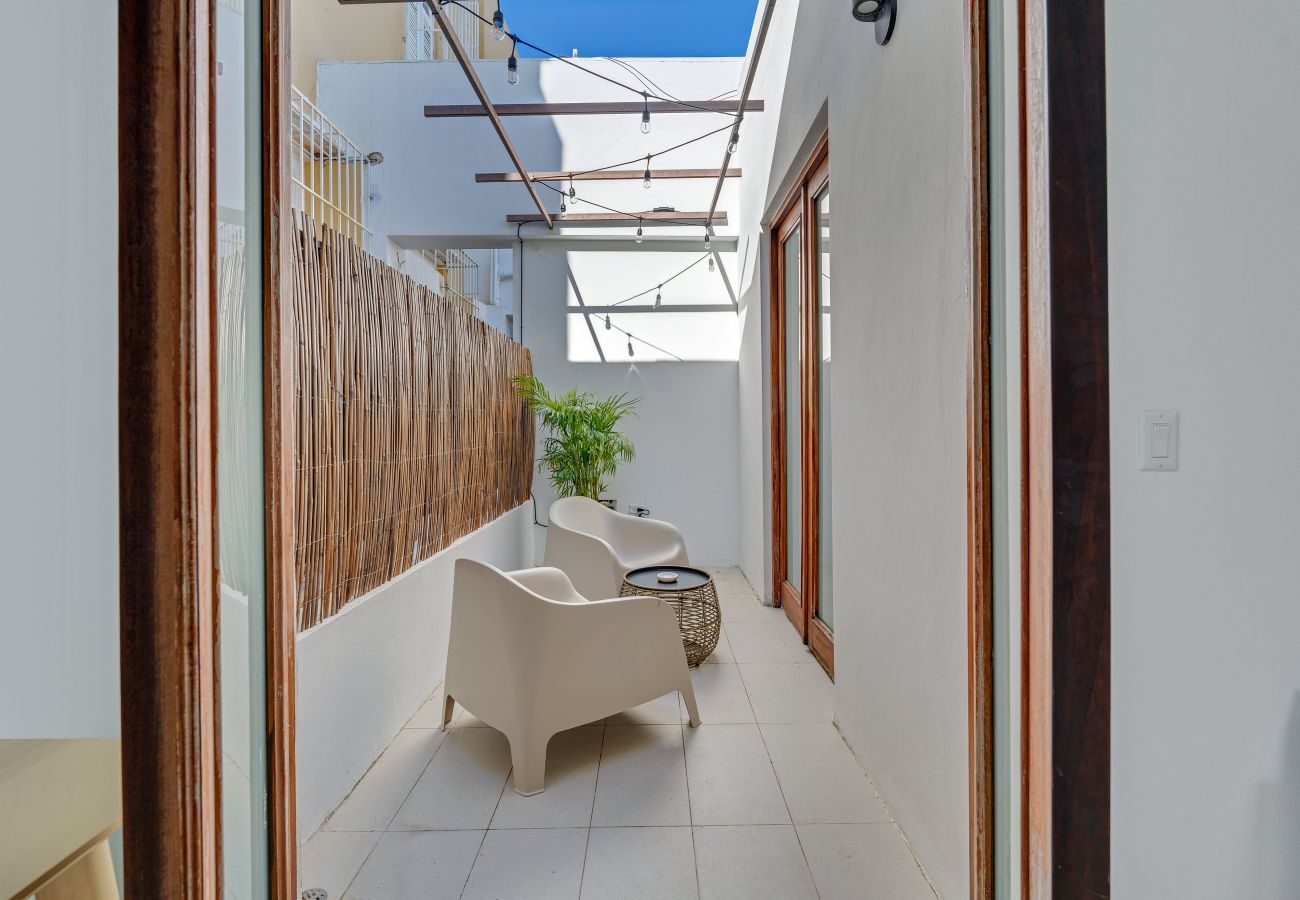Apartment in San Juan - Charming OSJ Hideaway w/ Terrace & Full Kitchen