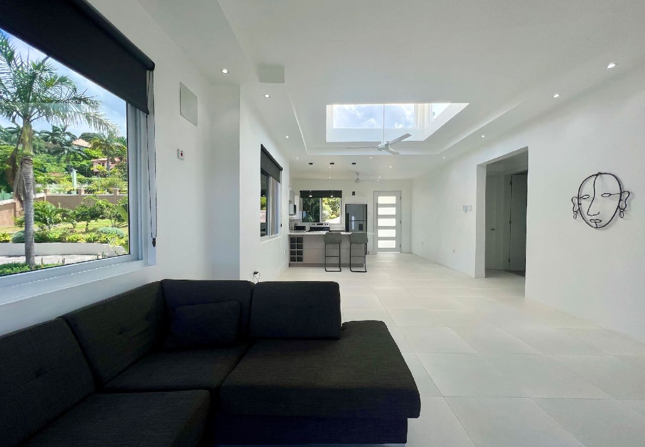 Apartment in White House - Modern Seaview 2 Bed Apartment! 
