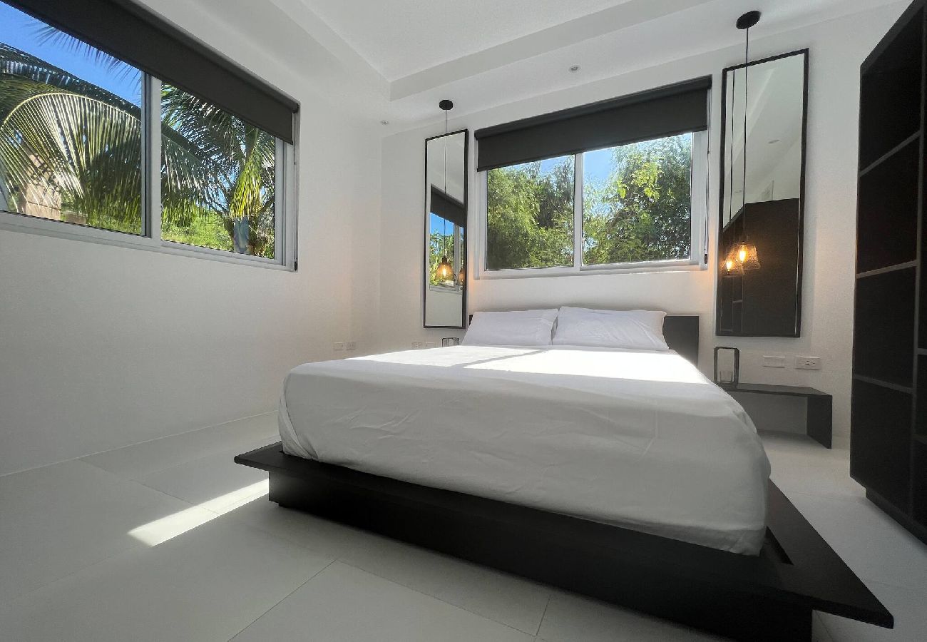 Apartment in White House - Modern Seaview 2 Bed Apartment! 