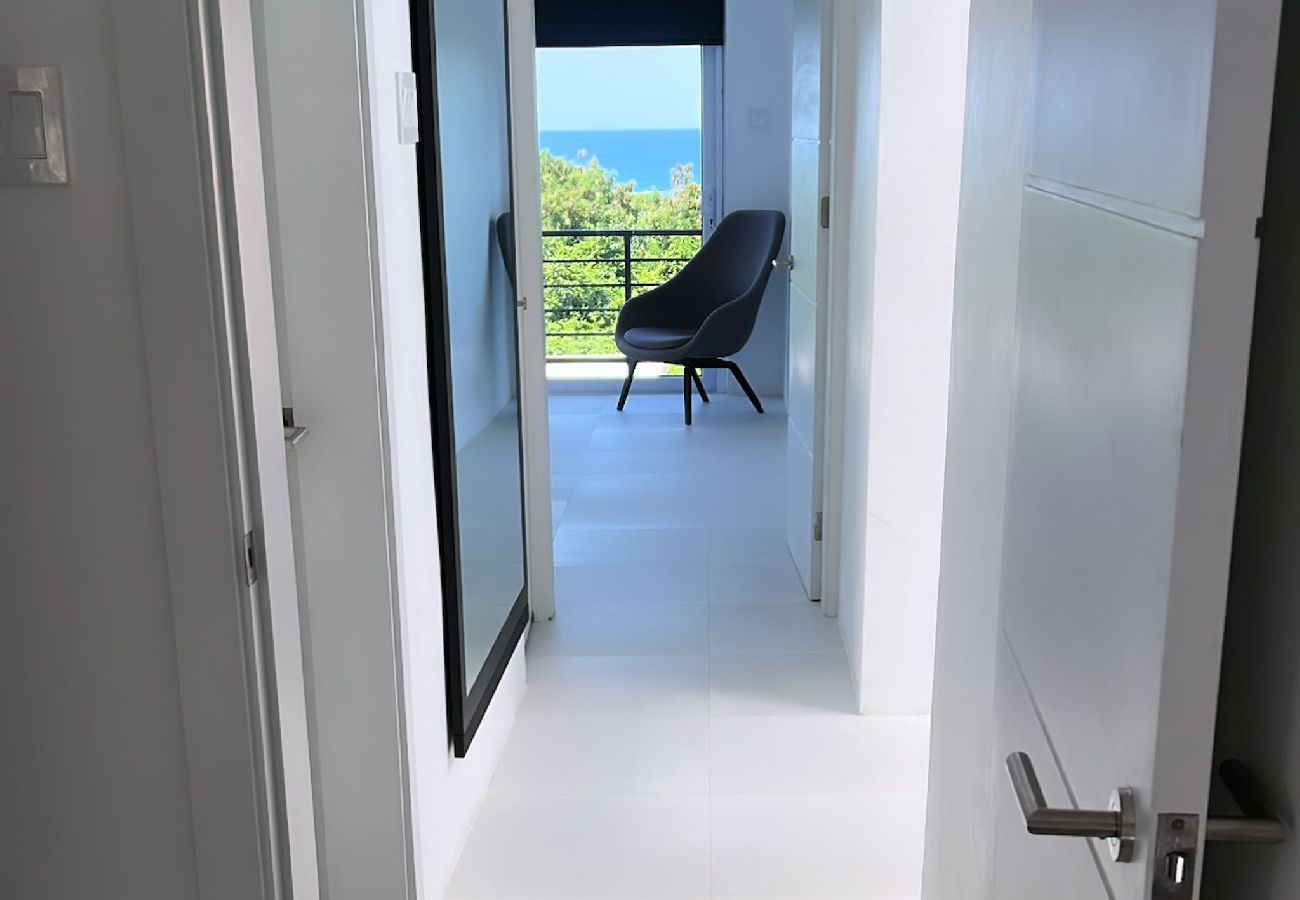 Apartment in White House - Modern Seaview 2 Bed Apartment! 