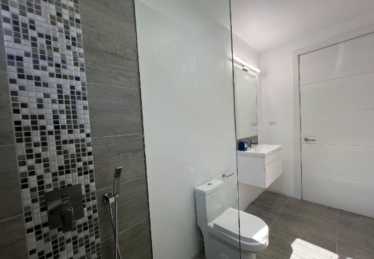 Apartment in White House - Modern Seaview 2 Bed Apartment! 