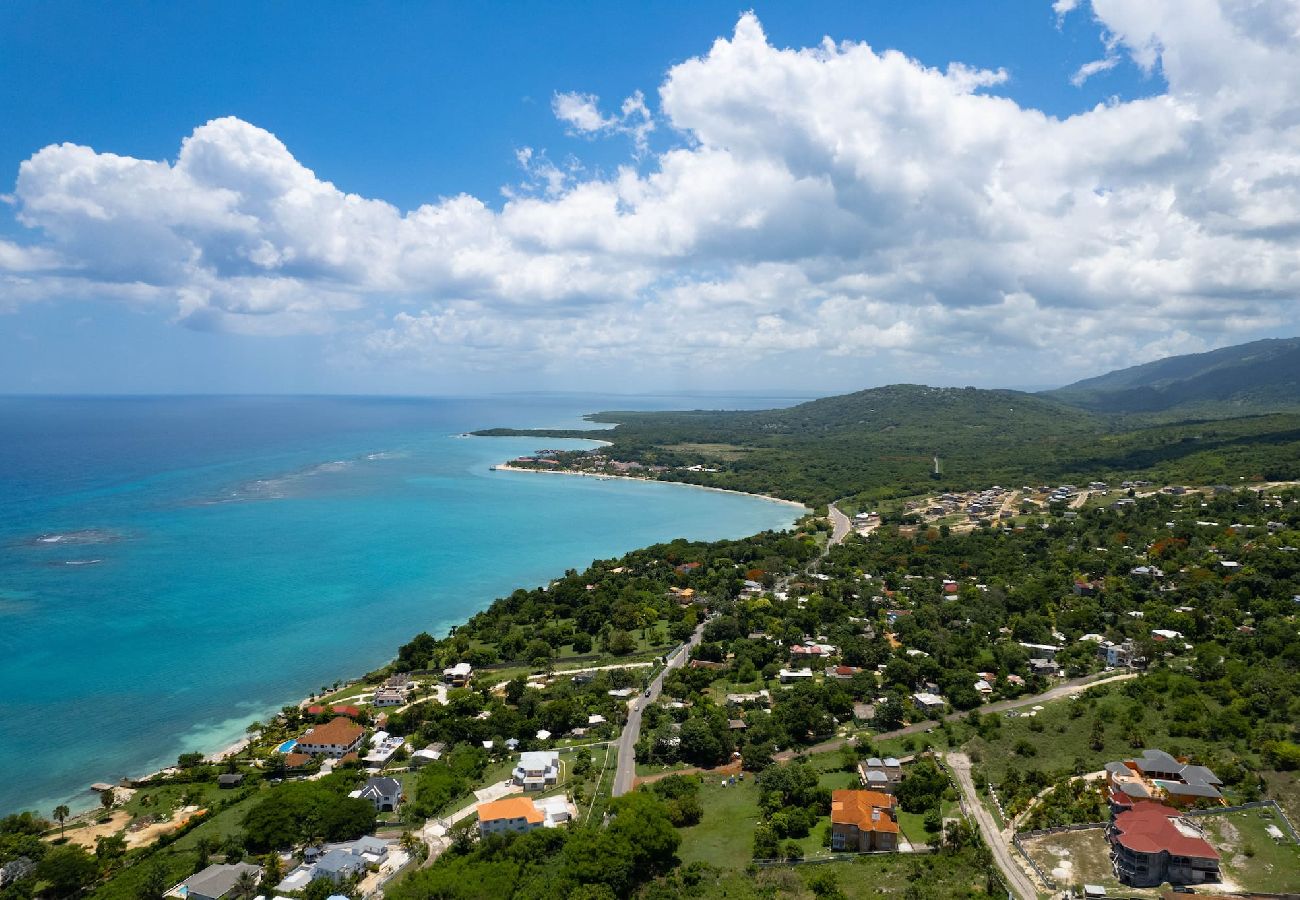 Apartment in White House - Modern Seaview 2 Bed Apartment! 