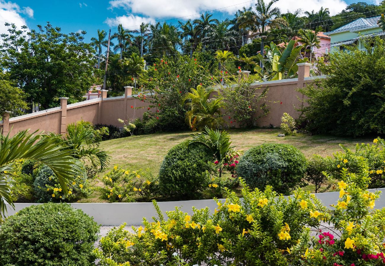 House in White House - Spacious 4-Bedroom Penthouse | Stunning sea views! 