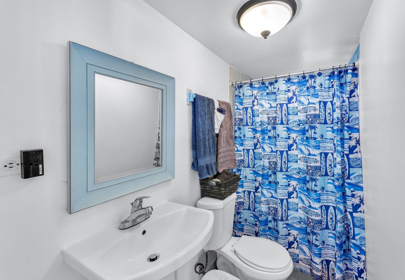 Studio in Rincon - Studio w/ Patio • Walk to Sandy Beach