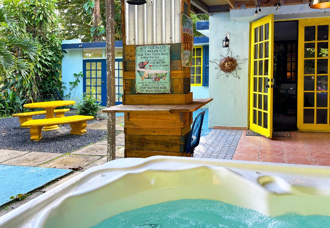 House in Río Grande - Rainforest View 4 bed 3 bath Hot Tub - Generator 