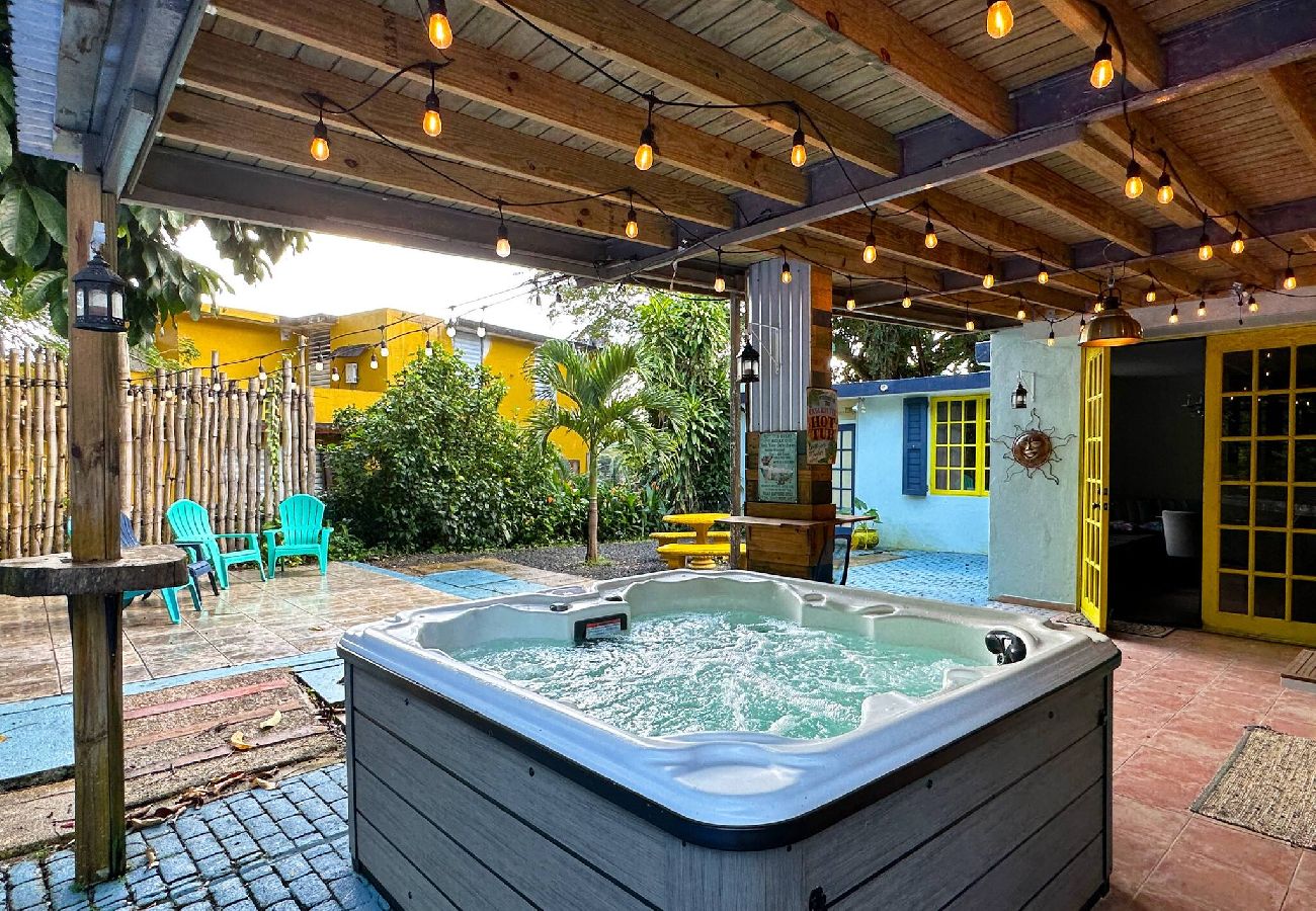 House in Río Grande - Rainforest View 4 bed 3 bath Hot Tub - Generator 