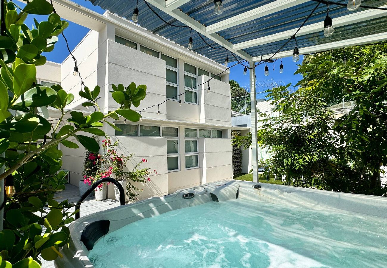 House in San Juan - Condado Laguna Villa 1 | Spa | 6 Bd 3Ba Generator 