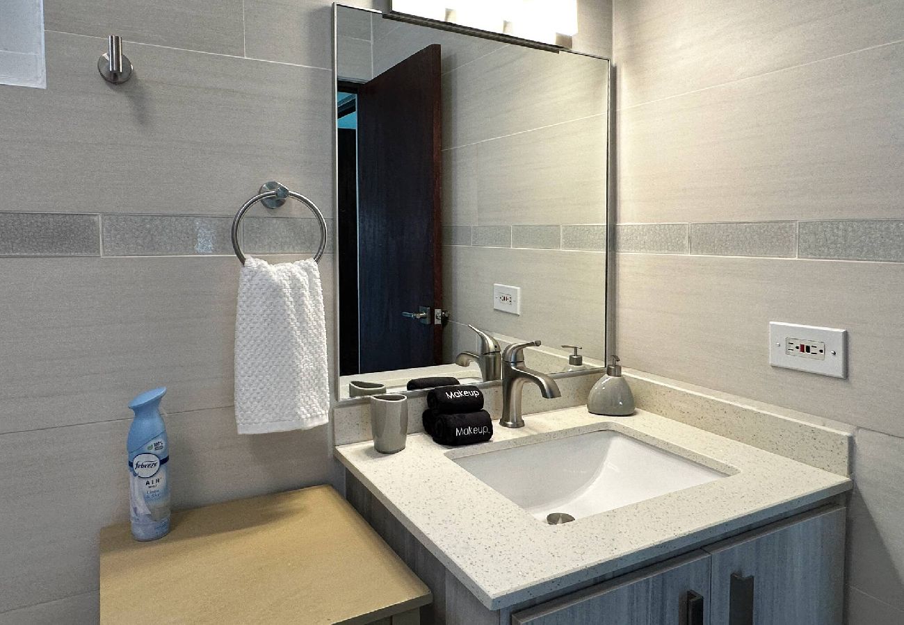 House in San Juan - Condado Laguna Villa 1 | Spa | 6 Bd 3Ba Generator 