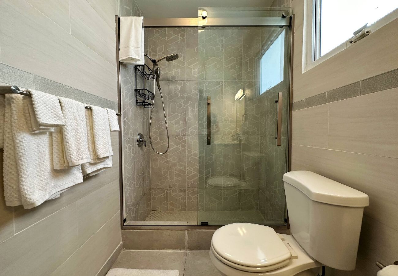 House in San Juan - Condado Laguna Villa 1 | Spa | 6 Bd 3Ba Generator 