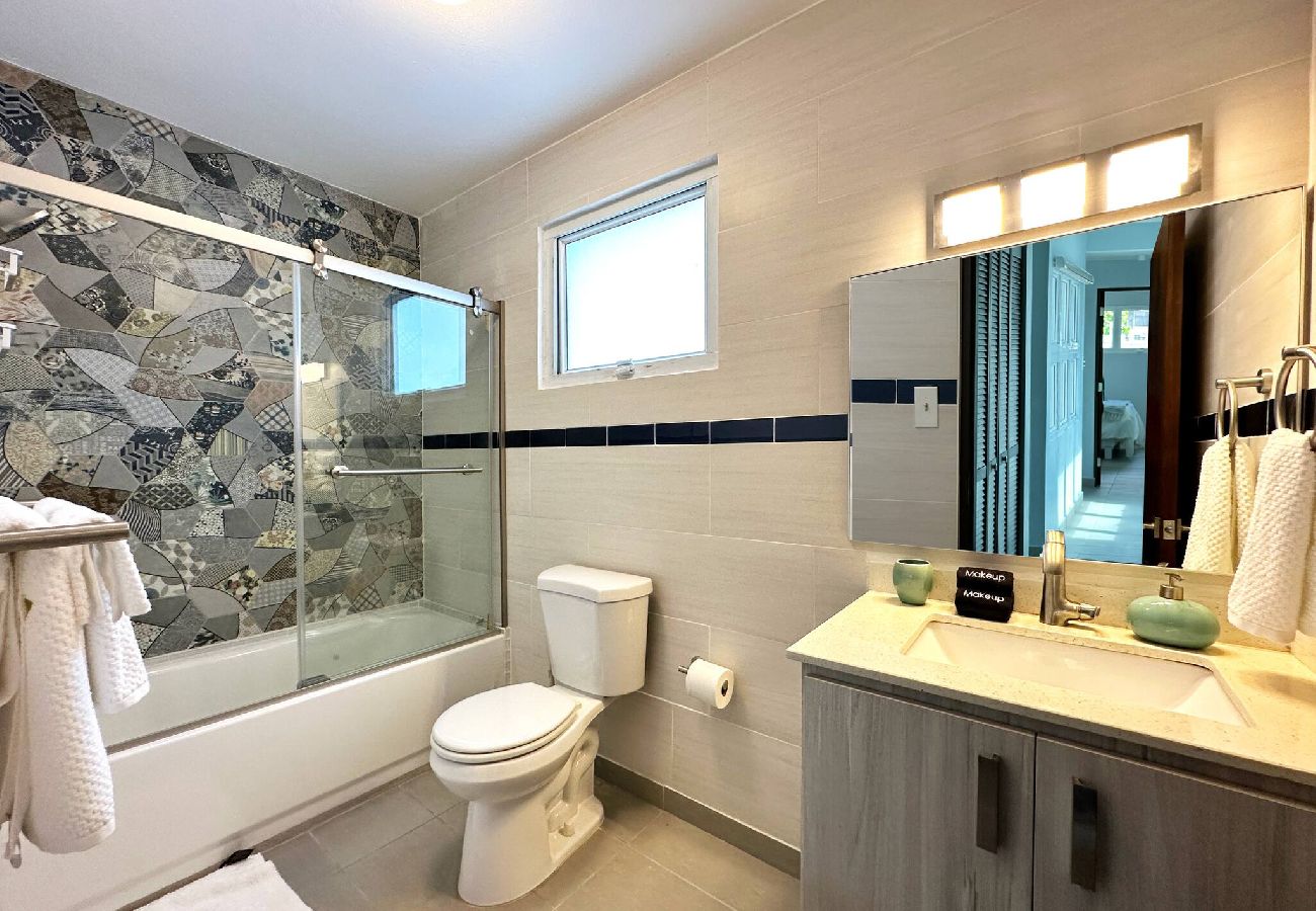 House in San Juan - Condado Laguna Villa 1 | Spa | 6 Bd 3Ba Generator 
