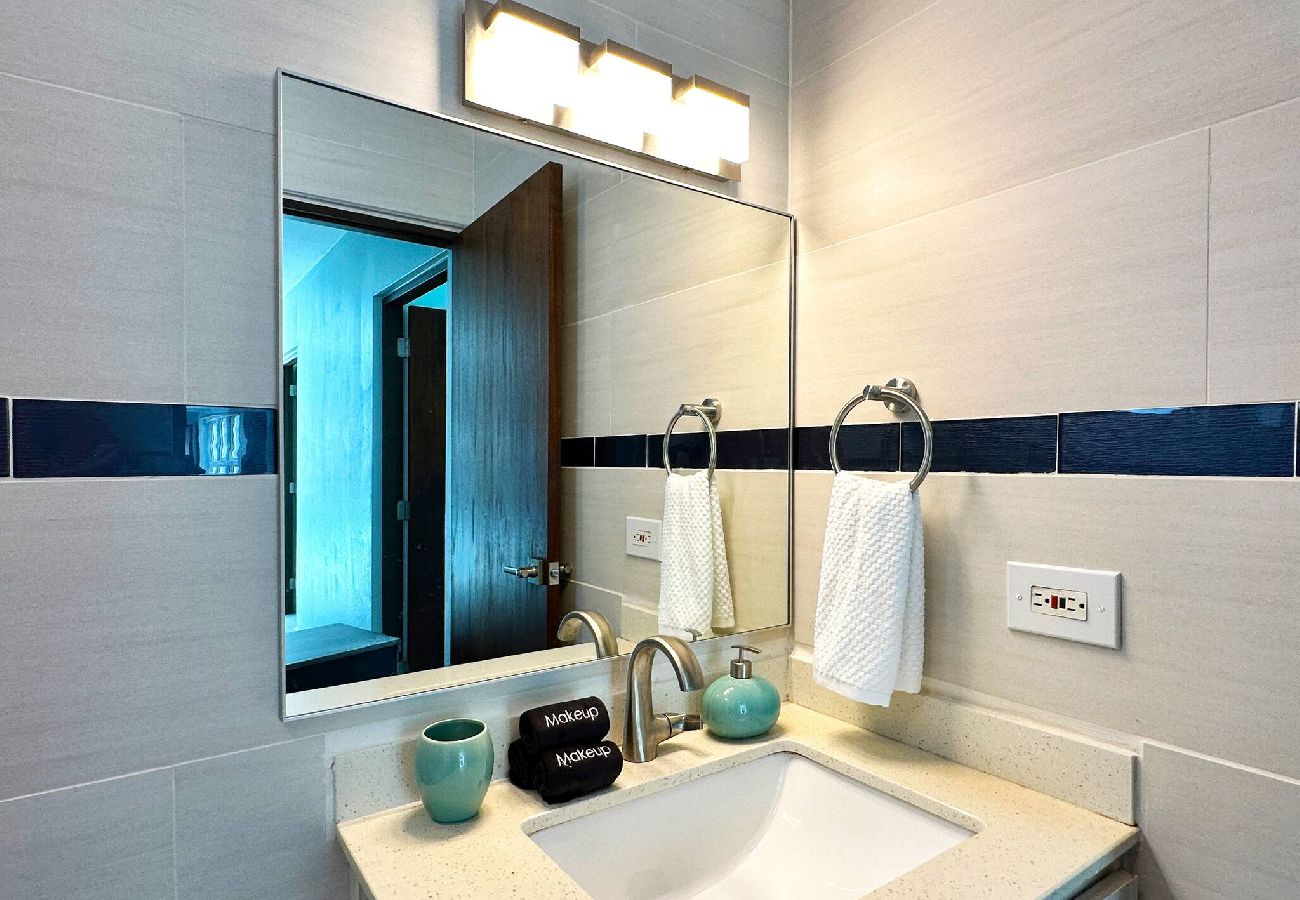 House in San Juan - Condado Laguna Villa 1 | Spa | 6 Bd 3Ba Generator 